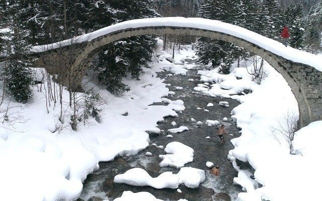 Kara aldırış etmeden Fırtına Deresi'nin buz gibi suyunda yüzdüler - Resim: 4