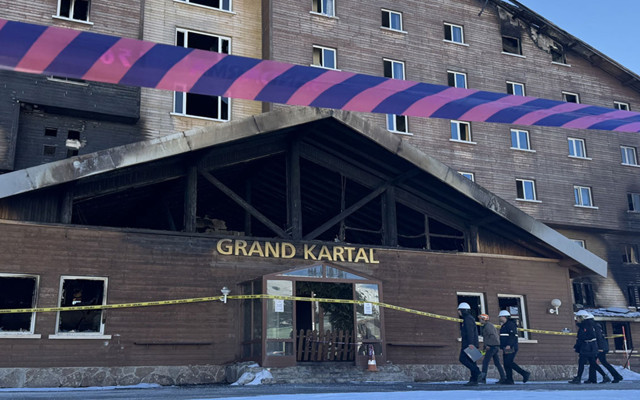 Çevre, Şehircilik ve İklim Değişikliği Bakanlığı ekibi, Grand Kartal Otel'de inceleme yaptı