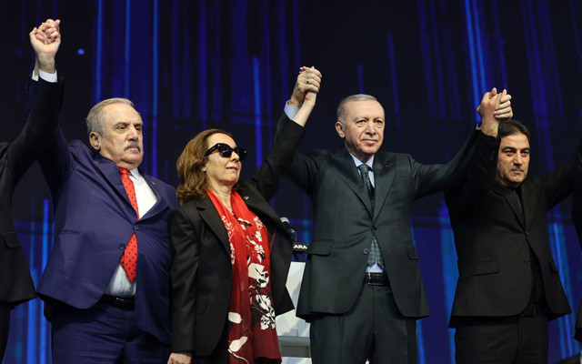 AK Parti 8. Olağan Büyük Kongresi'nde 3 milletvekili partiye katıldı