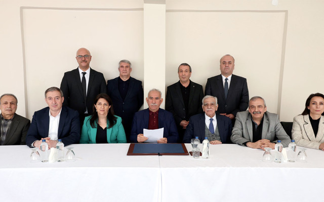 Abdullah Öcalan'ın PKK'ya silahı bırak çağrısını gazeteler nasıl gördü Sözcü'den olay manşet