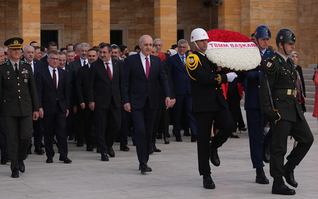 TBMM Başkanı Kurtulmuş başkanlığındaki devlet erkanı, Anıtkabir'i ziyaret etti