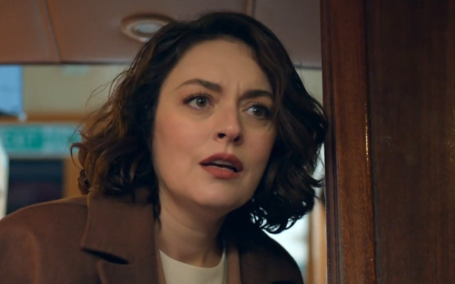 Ezgi Mola hayatının şokunu yaşadı! İspanya'daki evi işgal edildi