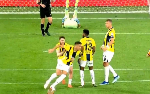 Fenerbahçe'de maç içinde kaos! Tadic ile Talisca birbirine girdi