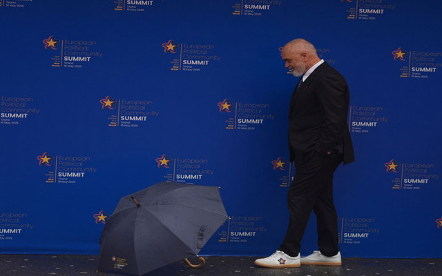 Başbakan Edi Rama'nın ayakkabıları olay oldu! Cumhurbaşkanı Erdoğan'ın da dikkatinden kaçmadı