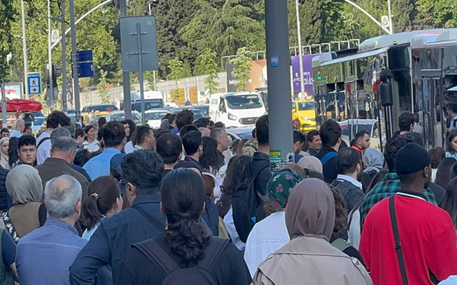 İstanbullu yolda kaldı! Özel Halk Otobüsleri kontak kapattı, duraklar ana baba günü