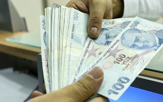 Emekli maaşı ödemesi tarihi değişti! SGK duyurdu