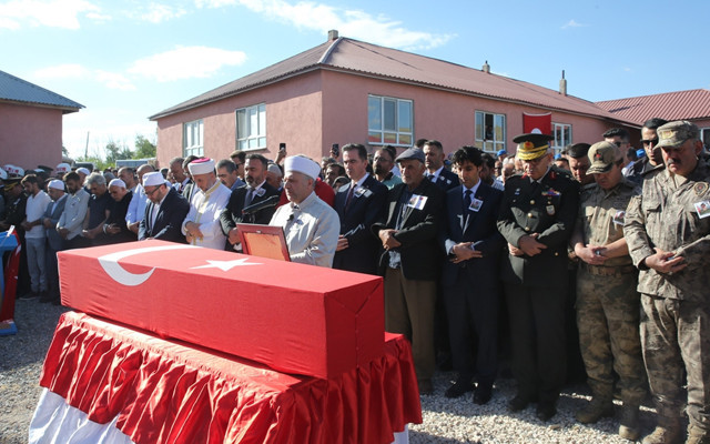 Türkiye bugün şehitlerini uğurluyor! 12 acı, 12 yarım kalan hikaye...