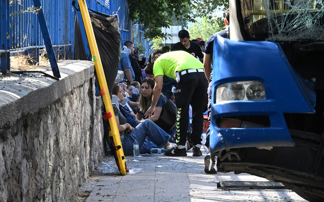 Ankara'da can pazarı! Belediye otobüsü zincirleme kazaya karıştı