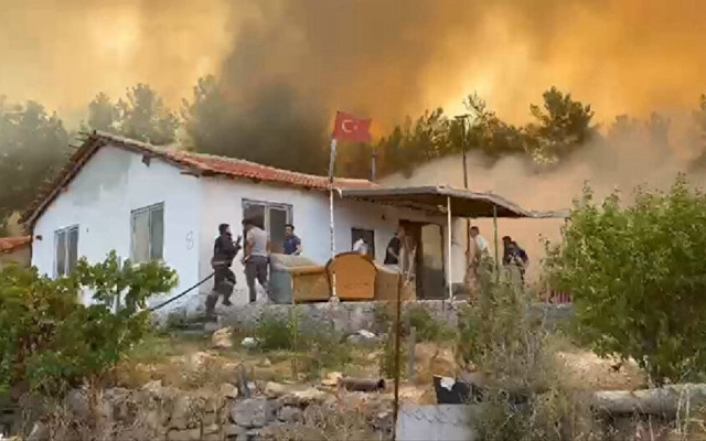 Antalya ve yurdun çeşitli bölgelerindeki orman yangınlarına müdahaleler sürüyor