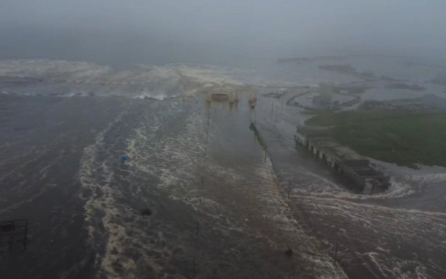 8.8'lik deprem sonrası tsunami oldu! Şehir sular altında kaldı, ürküten görüntüler