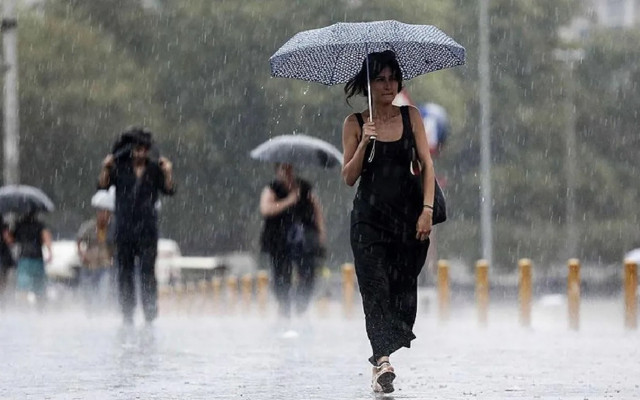 Meteoroloji uyardı! Yaz yağmuru çok şiddetli olacak aşırı sıcaklar da güneye indi