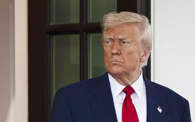 ABD Başkanı Trump’ın elleri mosmor oldu! Herkes ne oldu diye merak etti, Beyaz Saray işin aslını açıkladı