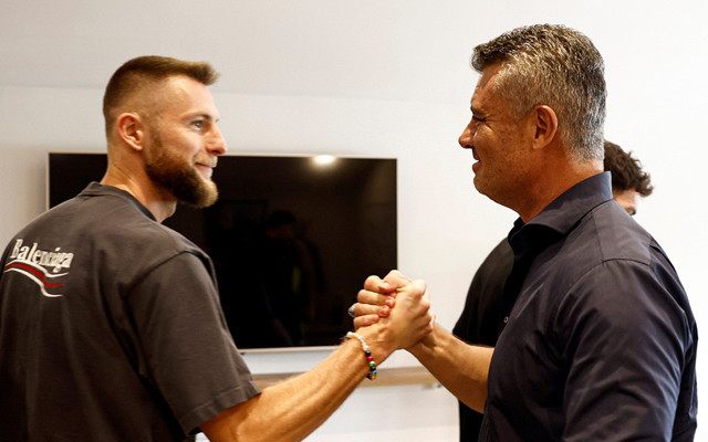 Fenerbahçe Başkanı Sadettin Saran futbol takımıyla bir araya geldi