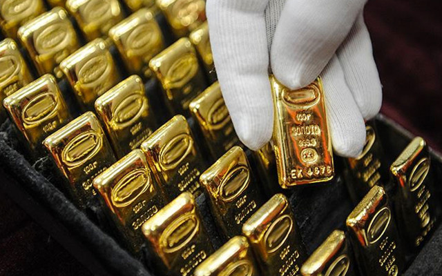 Altında çifte rekor kırıldı! Elinde altın olanlar dikkat, dev banka tahminini değiştirdi