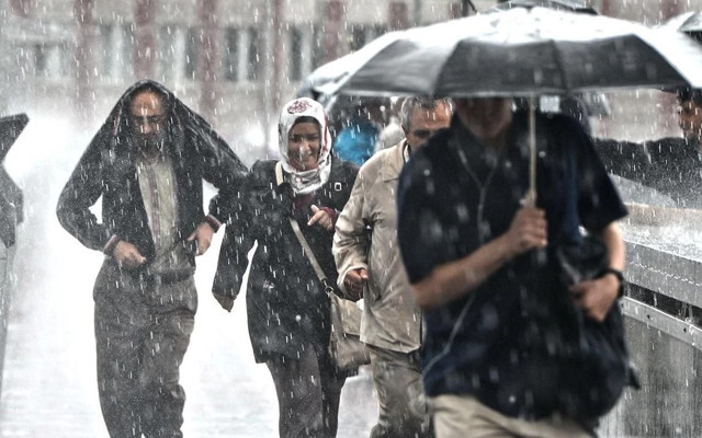 16 ile sarı 4 ile turuncu kod alarmı! O bölgelerde yağış ve lodos bekleniyor...