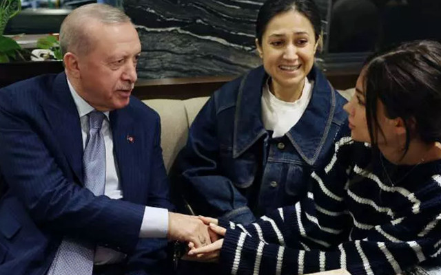 Cumhurbaşkanı Erdoğan, kafede vatandaşlarla buluştu