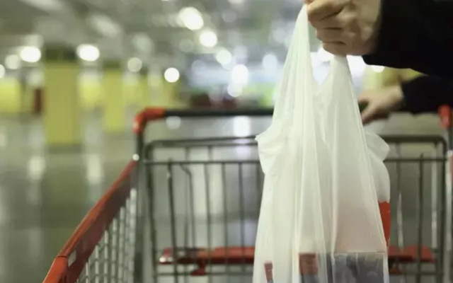 Ortalık karışacak iddia: Market poşetlerine rekor zam hamlesi!