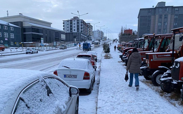 Kar başladı İstanbul'a geliyor! İzlanda soğukları donduracak bu illerdekiler kuvvetli kar yağışına dikkat
