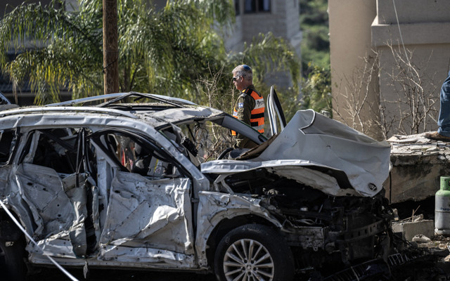 İran İsrail'i fena vurdu onlarca kişi yaralandı! Bölgeden ilk görüntüler geldi