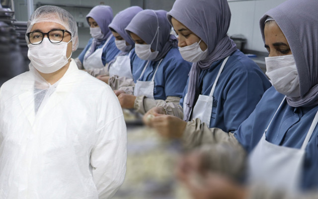 Tatilde yediği yemek hayatını değiştirdi! Kendi imalathanesini kurdu, 100 kadına istihdam sağladı