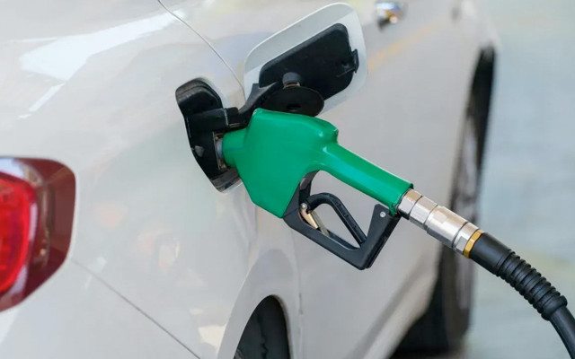 Motorin ve benzin fiyatları altüst oldu! Dev zamma devasa indirim geliyor