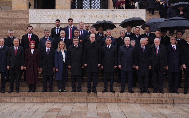 Anıtkabir'de 23 Nisan töreni! Devlet erkanı Ata'nın huzuruna çıktı
