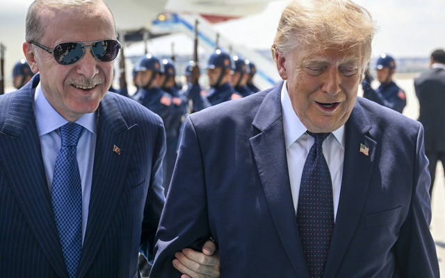 Erdoğan-Trump buluşmasından bomba kareler! Koluna girip sohbet etti