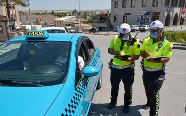 Son dakika İçişleri Bakanlığı koronavirüs denetimlerinde 9974 kişiye ceza kesti - Resim: 0