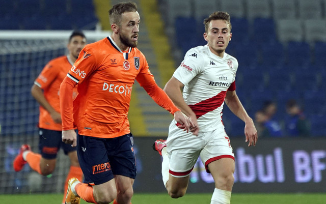 Medipol Başakşehir, Fraport TAV Antalyaspor'u 5 golle yıktı - Resim: 0