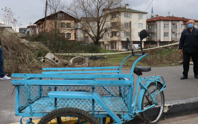 Sakarya'da boş arazide erkek cesedine ulaşıldı - Resim: 0