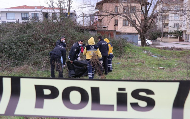Sakarya'da boş arazide erkek cesedine ulaşıldı - Resim: 3