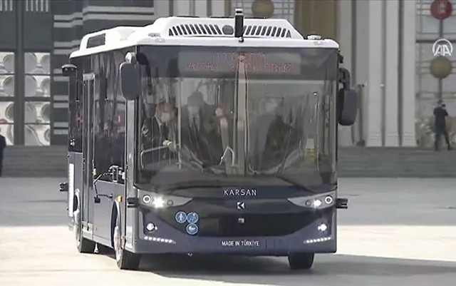Türkiye'nin sürücüsüz otobüsü tanıtıldı... Cumhurbaşkanı Erdoğan, aracı test etti - Resim: 1