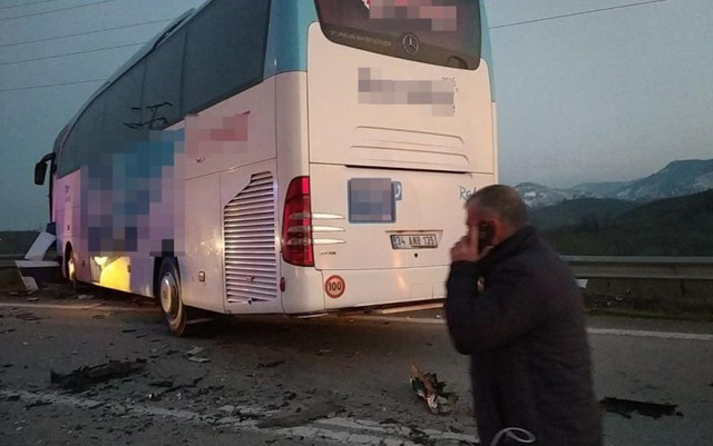 Düzce’deki kazada ölü sayısı yükseldi! Ölmeden önce annesine çiçek göndermiş - Resim: 0