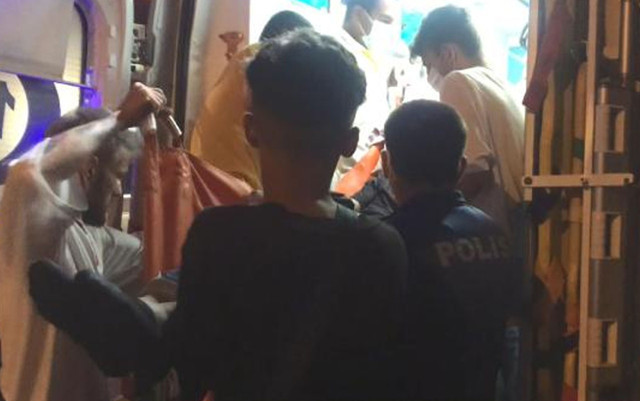 Bursa'da dövme yapmak için gittiği dairede tabancayla boğazından yaralandı - Resim: 0