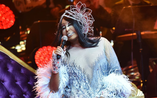 Bülent Ersoy'dan canlı yayında çarpıcı iddia! Ajda Pekkan'ı kızdıracak sözler: "Babam da giyse taş gibi olur" - Resim: 0