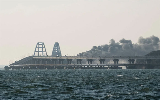 Kırım Köprüsü'ne şiddetli patlama! Ukrayna'dan 'bu sadece başlangıç' açıklaması - Resim: 0