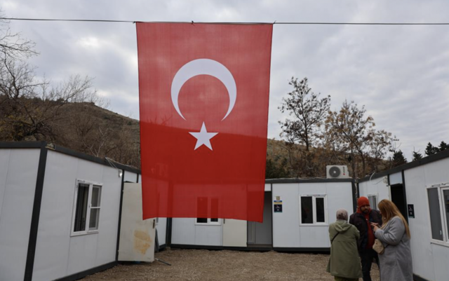 Konteynerde kalan şehit ailesine Haluk Levent ve Hasancan Kaya ev alacaklar! - Resim: 1