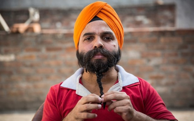 İnanılır gibi değil! Sakalıyla kadını kaldırdı - Resim: 3