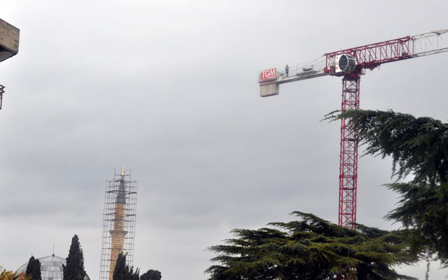 Herkes eylem yapıyor sandı! Vincin önünü bir anda çevirdi ve...  - Resim: 4