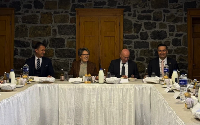 İftar davetinde Meral Akşener sürprizi! O eski halinden eser yok şimdi... - Resim: 3