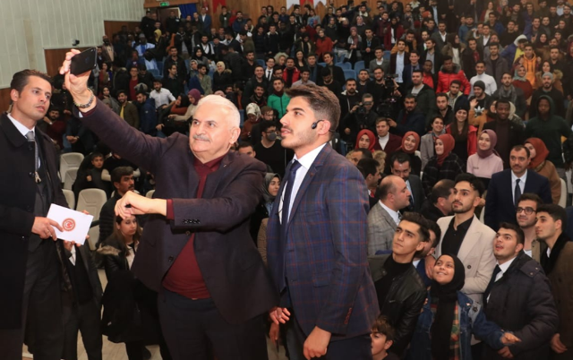 Binali Yıldırım’ın "Koltuk elden gitti" esprisi herkesi güldürdü - Resim: 1