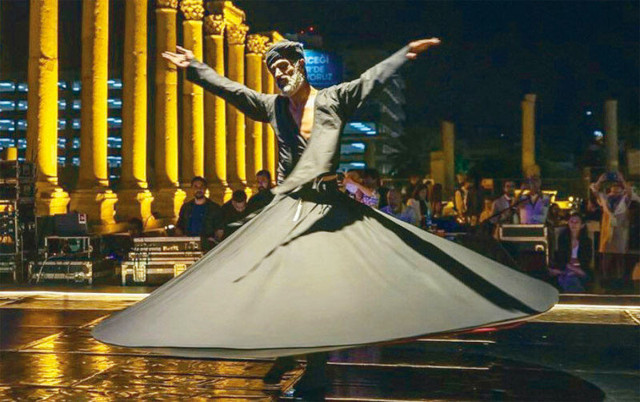 İzmir Büyükşehir Belediyesi'nin töreninde yarı çıplak semazen ney ve oyun havasında dans etti - Resim: 0