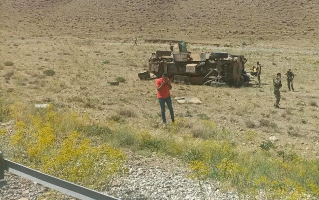 Van'da askeri araç ile otomobil çarpıştı: 1 asker şehit oldu - Resim: 0