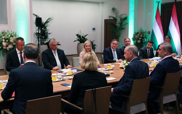 Cumhurbaşkanı Erdoğan, Macaristan'a gitti! AB'ye tam üyelik süreci konuşuldu - Resim: 1