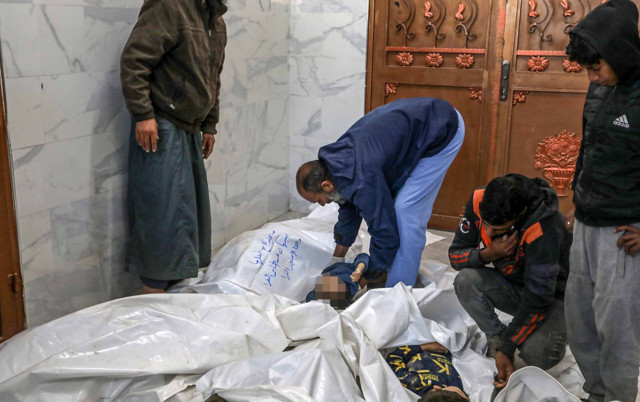 İsrail Gazze'nin güneyindeki Han Yunus kentine saldırdı: 10'u çocuk 28 ölü! - Resim: 0