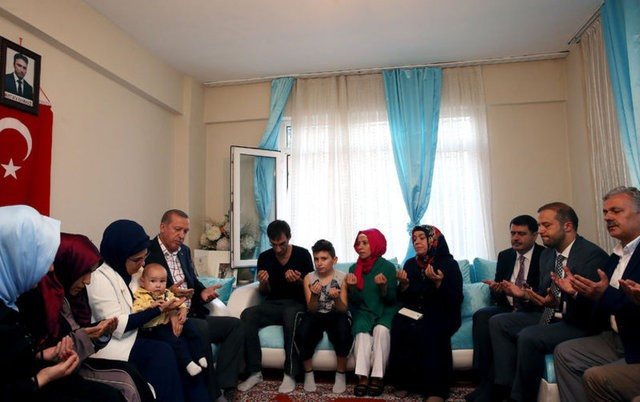 Erdoğan  şehit ailelerini ziyaret etti - Resim: 3