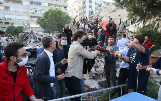 İzmir'de 6,6 büyüklüğünde deprem oldu 12 kişi hayatını kaybetti! İstanbul'da da hissedildi - Resim: 0