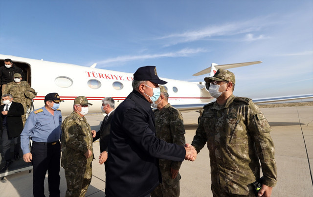 Esed rejiminin açıklamaları sonrası Hulusi Akar'dan TSK komuta kademesiyle Suriye sınırı çıkarması - Resim: 0