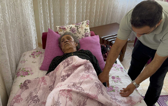 Akraba dehşeti! Yaşlı kadını 'musluk bozuk' diyerek banyoya çağırdı, sonrası korkunç - Resim: 0