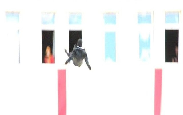 Lise öğrencisi 5. kattan atladı! - Resim: 1